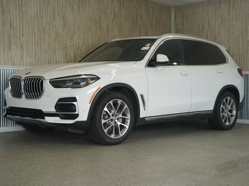 Used 2023 BMW X5 xDrive40i w/ Premium Package AWD/4WD image 4