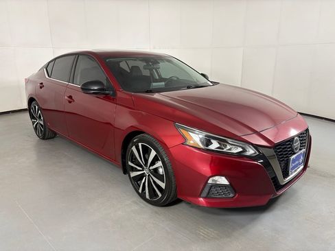 Used 2021 Nissan Altima 2.0 SR FWD image 2