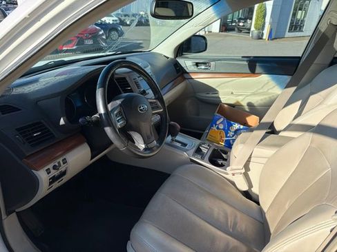 Used 2013 Subaru Outback 2.5i Limited AWD/4WD image 4