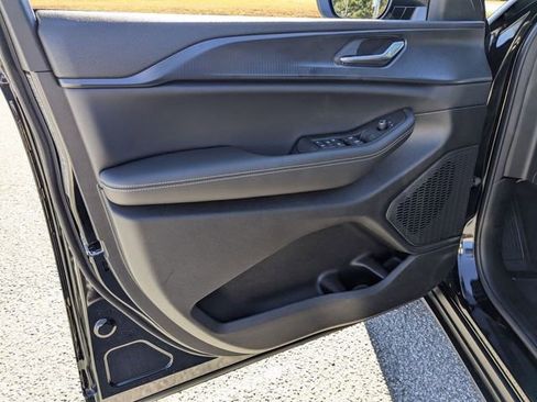 New 2025 Jeep Grand Cherokee Laredo image 14