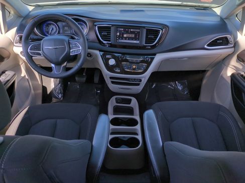 Used 2023 Chrysler Voyager LX image 10