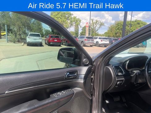 Used 2021 Jeep Grand Cherokee Trailhawk w/ Premium Lighting Group AWD/4WD image 32
