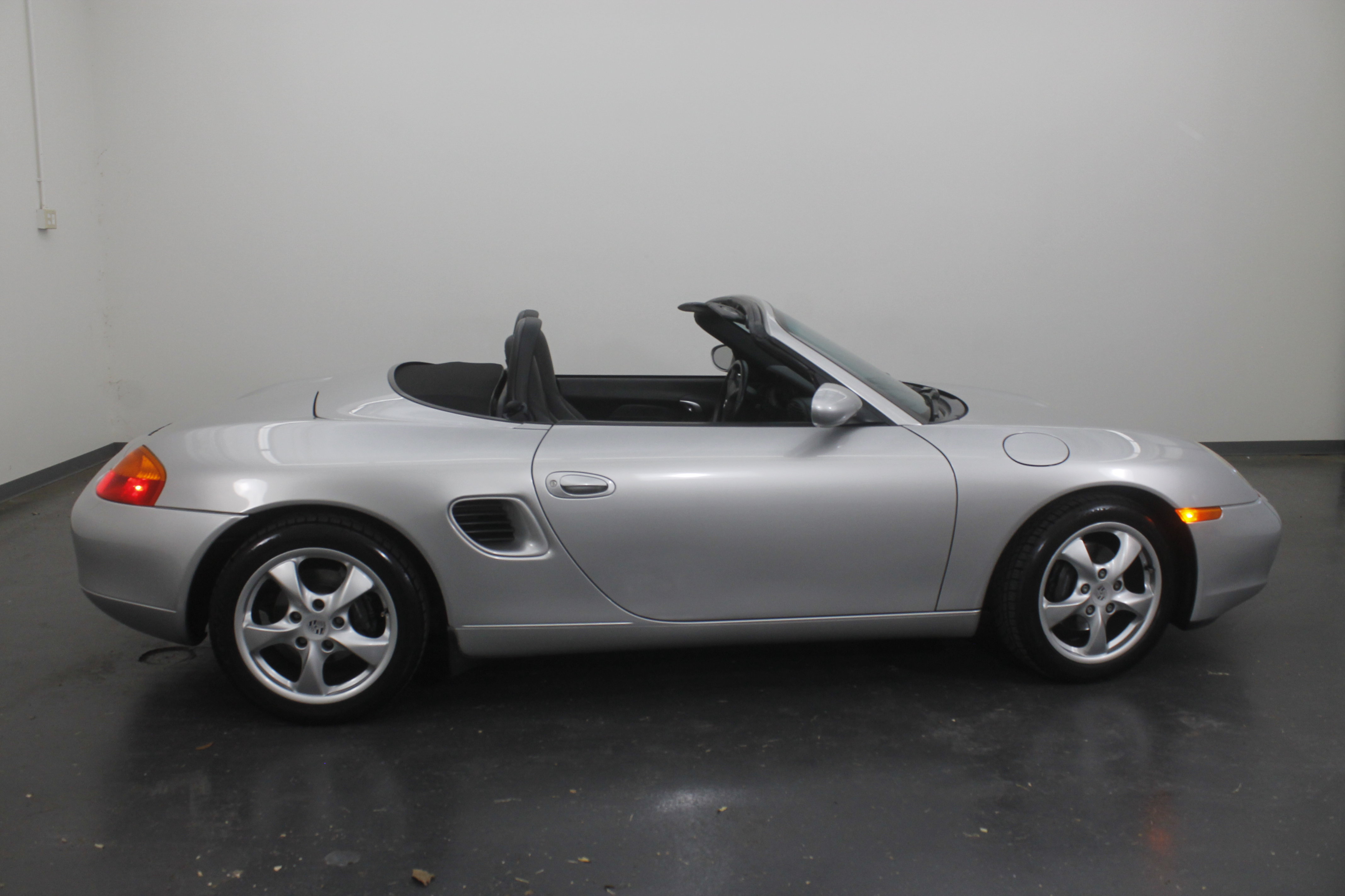 Used 2002 Porsche Boxster RWD image 3