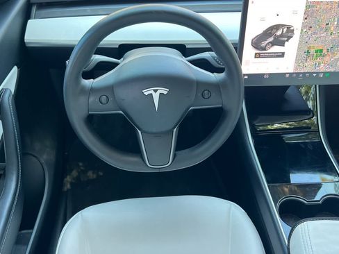 Used 2020 Tesla Model Y Long Range AWD/4WD image 16