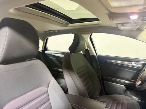 Used 2017 Ford Fusion SE FWD image 27