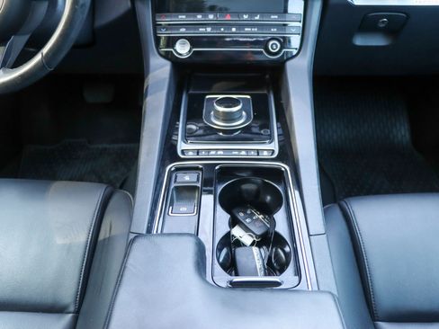 Used 2020 Jaguar F-PACE Premium AWD/4WD image 26
