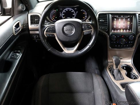 Used 2016 Jeep Grand Cherokee Laredo 75th Anniversary image 16