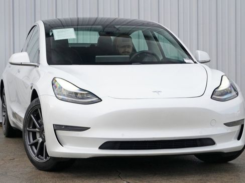 Used 2020 Tesla Model 3 Standard Range Plus image 2
