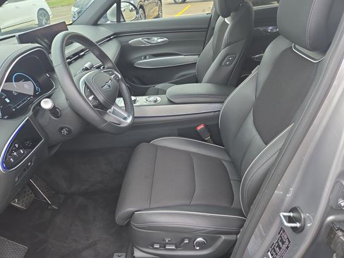 Used 2025 Genesis GV70 2.5T w/ Sport Prestige Package image 5