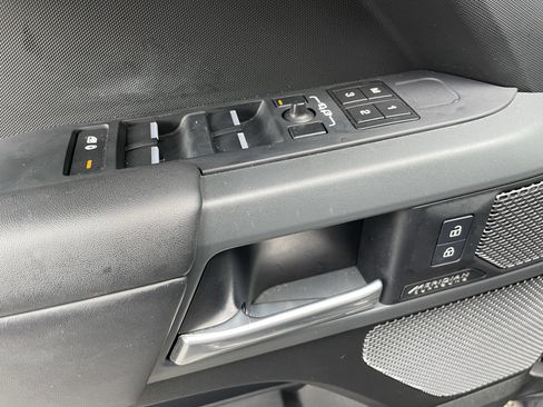Used 2023 Land Rover Defender 110 X AWD/4WD image 11