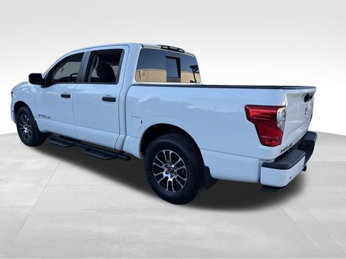 Used 2024 Nissan Titan SV w/ SV Convenience Package image 5