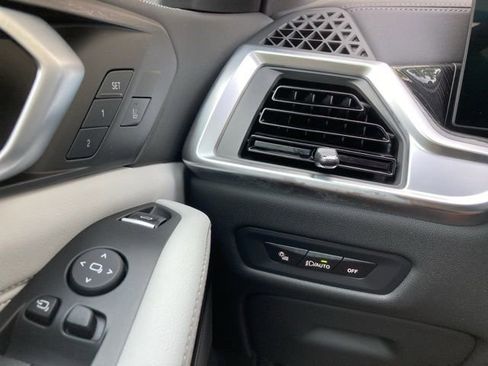 Used 2025 BMW X5 M60i image 29