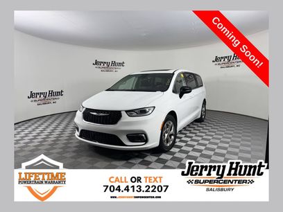 Used 2024 Chrysler Pacifica Limited