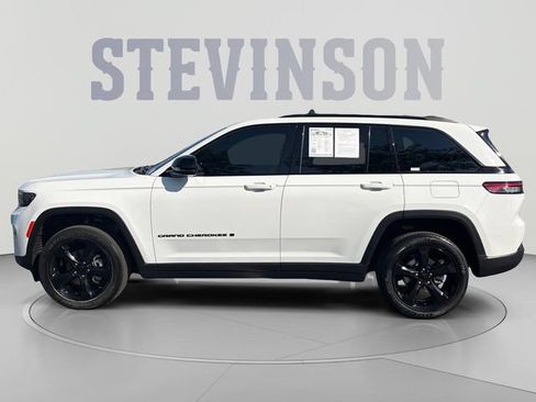 Used 2022 Jeep Grand Cherokee Altitude AWD/4WD image 2