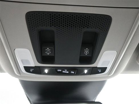 Certified 2025 Honda Pilot Touring image 25