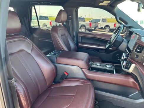 Used 2024 Ford Expedition Limited image 13