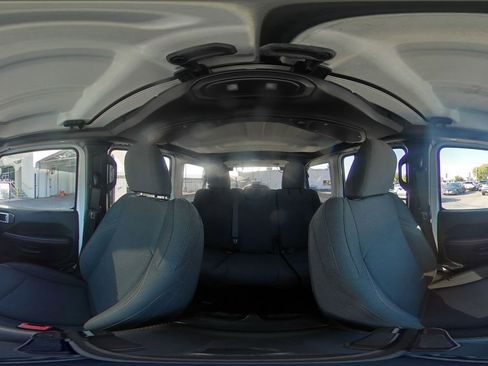 Used 2025 Jeep Wrangler Sahara image 41