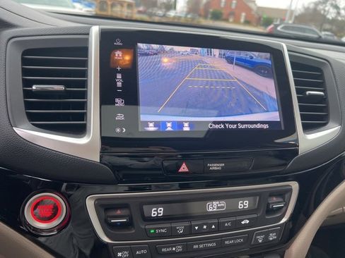 Certified 2017 Honda Pilot Touring image 22