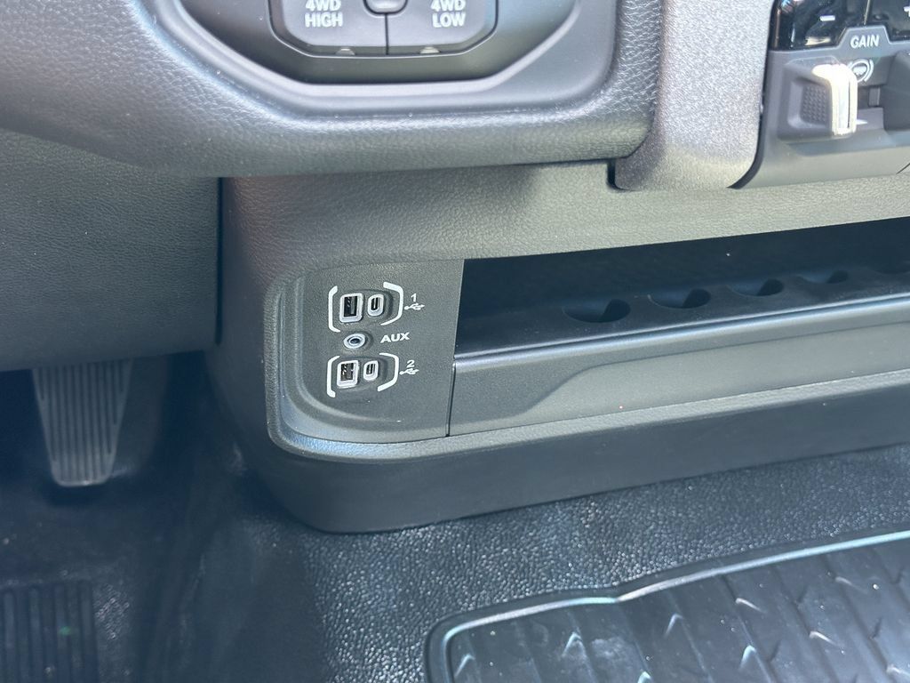 New 2026 RAM 5500 Tradesman w/ Chrome Appearance Group AWD/4WD image 20