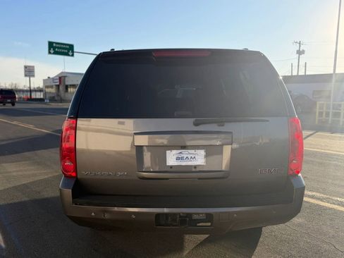 Used 2013 GMC Yukon XL SLT image 3