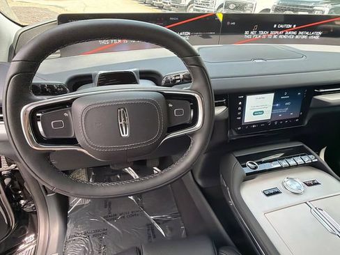 New 2027 Lincoln Navigator Premiere RWD image 21