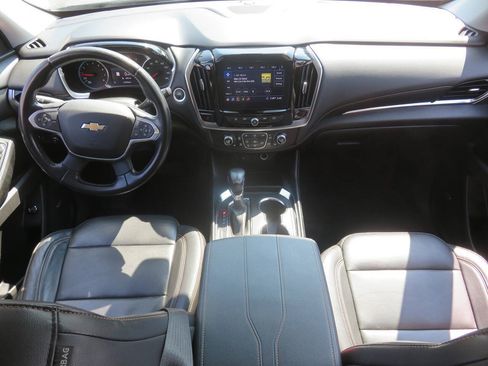 Used 2021 Chevrolet Traverse LT w/ LT Premium Package AWD/4WD image 12