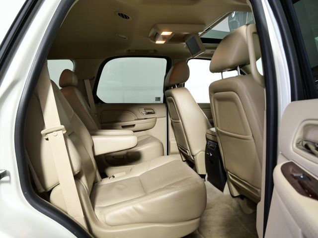 Used 2010 Cadillac Escalade Premium AWD/4WD image 12