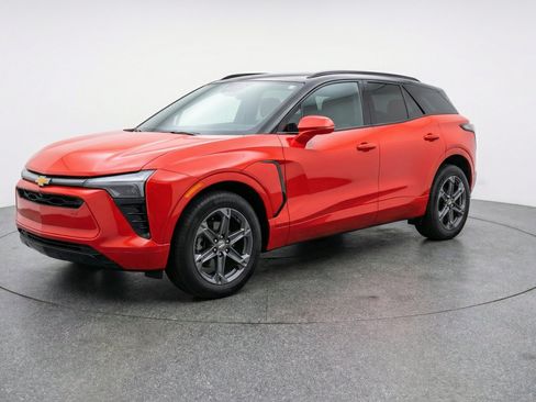 Used 2025 Chevrolet Blazer LT FWD image 3