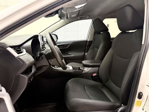Used 2023 Toyota RAV4 LE AWD/4WD image 16