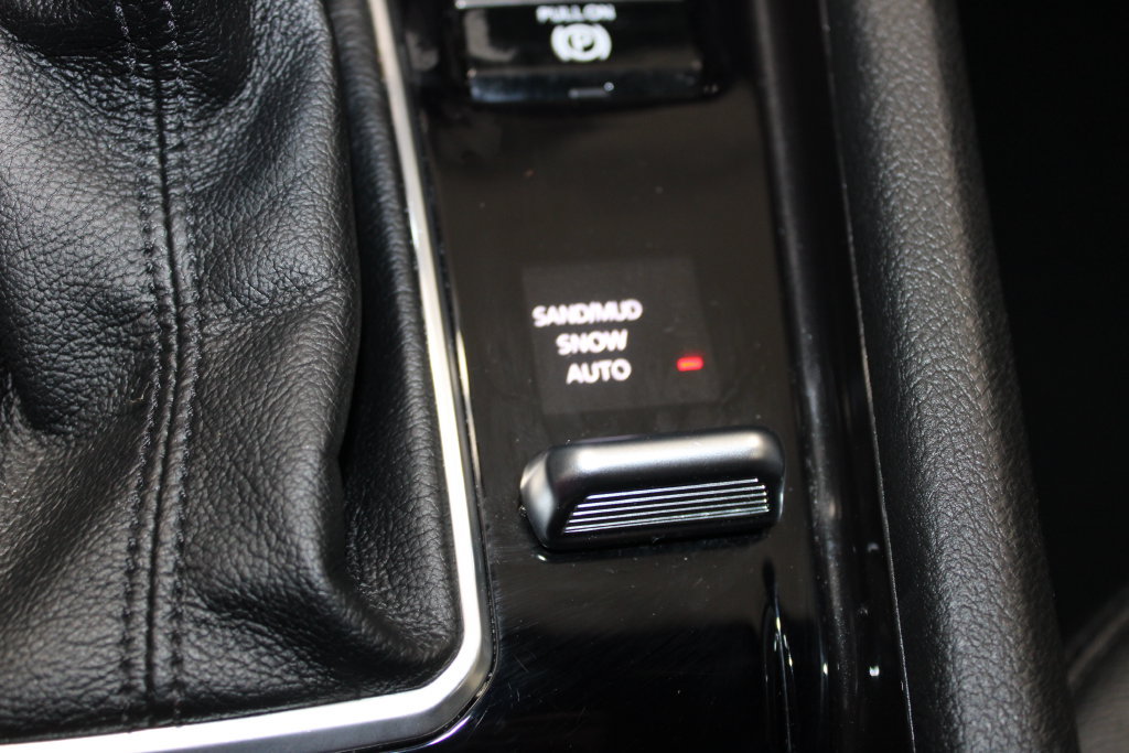 Used 2025 Jeep Compass Latitude AWD/4WD image 39