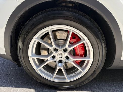 Certified 2025 Porsche Cayenne S image 11
