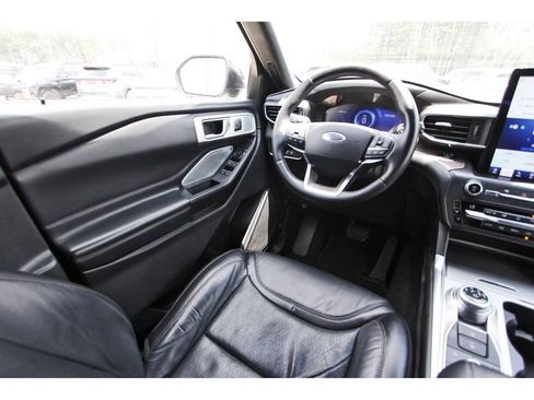 Used 2020 Ford Explorer Platinum w/ Premium Technology Package AWD/4WD image 12