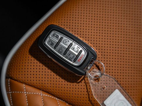 New 2026 Chrysler Pacifica Pinnacle image 39