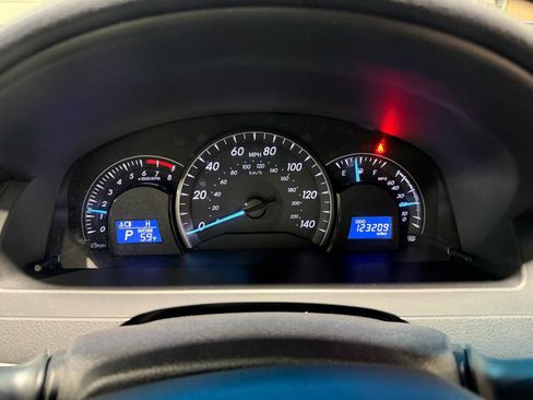 Used 2013 Toyota Camry LE image 28
