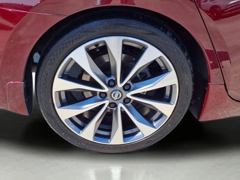Used 2019 Nissan Maxima Platinum w/ Sport Mat Group FWD image 9