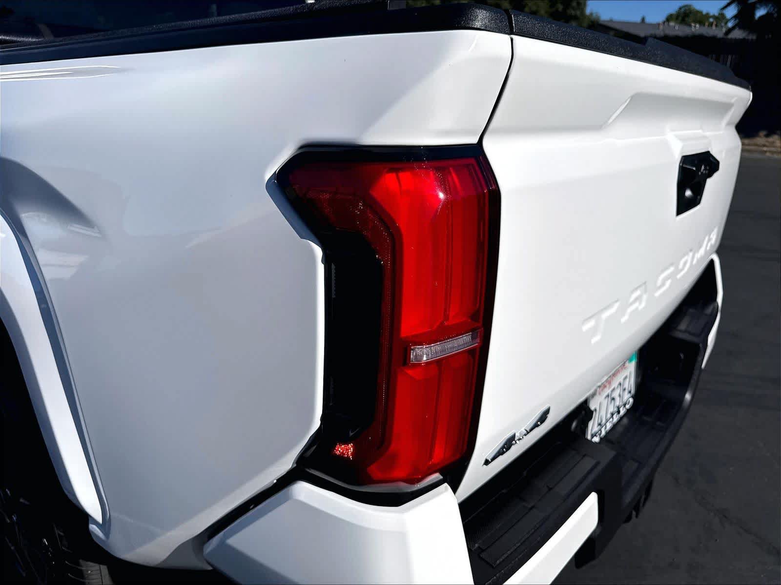 Used 2025 Toyota Tacoma SR5 AWD/4WD image 32