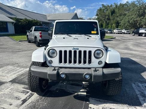 Used 2017 Jeep Wrangler Sahara w/ Connectivity Group AWD/4WD image 8
