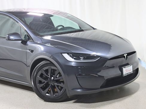 Used 2024 Tesla Model X image 2