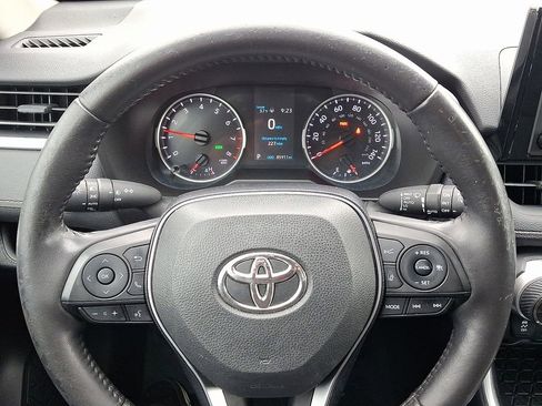 Used 2019 Toyota RAV4 XLE w/ Convenience Package image 19