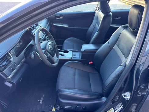 Used 2012 Toyota Camry SE w/ Convenience Pkg FWD image 11