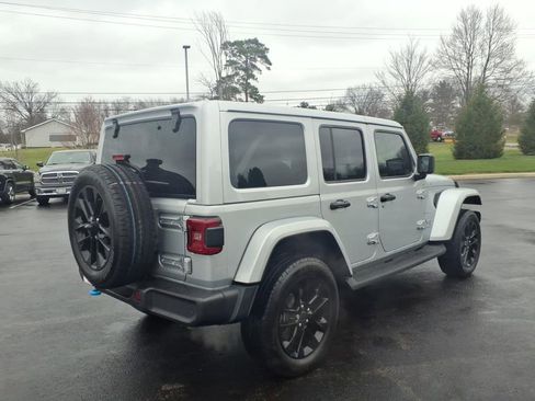 Used 2024 Jeep Wrangler Unlimited Sahara w/ Technology Group AWD/4WD image 5