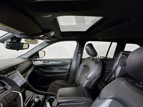 Used 2023 Jeep Grand Cherokee Altitude image 21