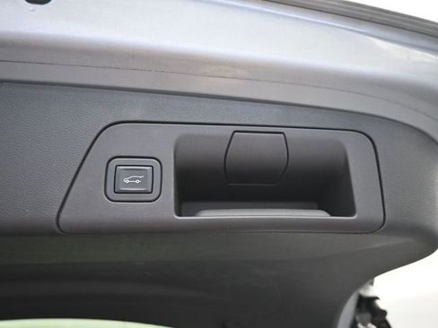 Used 2023 Buick Envision Essence image 36