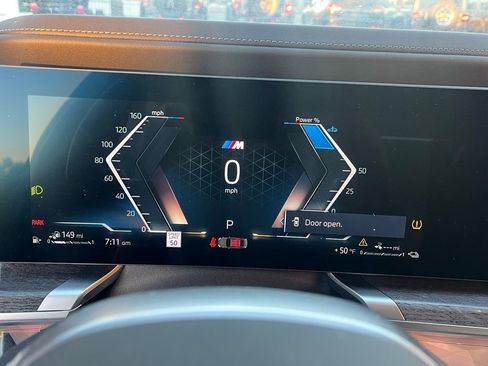 Used 2025 BMW 750e xDrive w/ Premium Package image 13