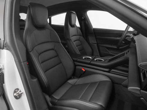 New 2025 Porsche Taycan image 24