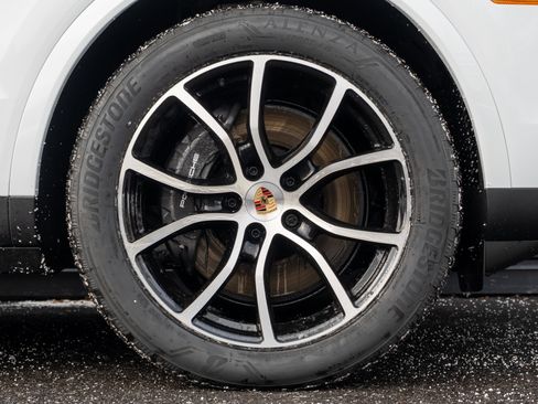 Used 2026 Porsche Cayenne AWD/4WD image 15