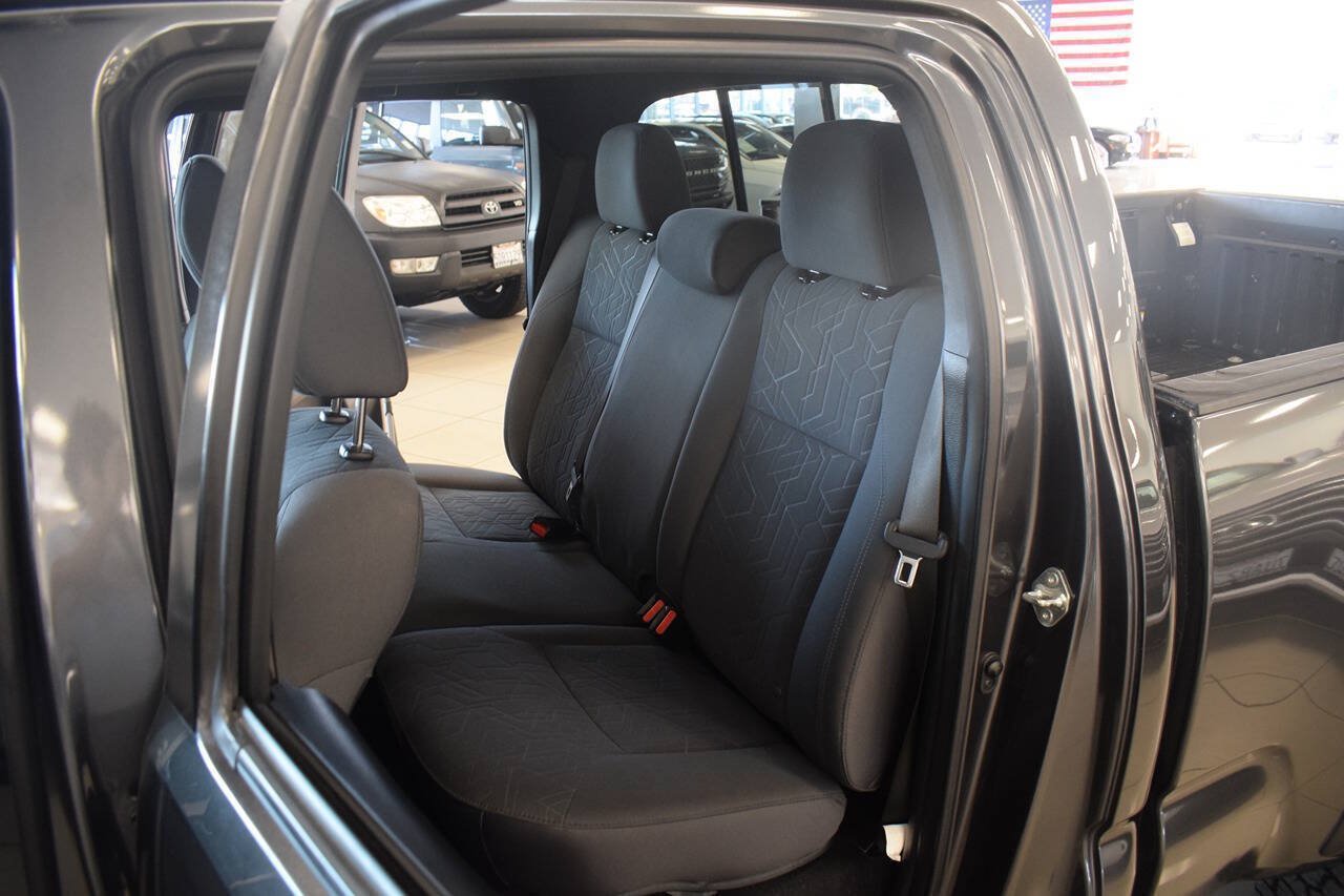 Used 2019 Toyota Tacoma TRD Sport w/ Technology Package AWD/4WD image 45