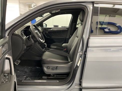Used 2024 Volkswagen Tiguan SE R-Line AWD/4WD image 7