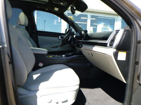 Used 2025 Kia Sorento SX Prestige AWD/4WD image 10