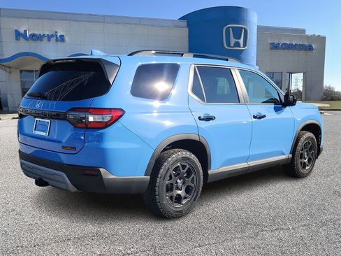 New 2025 Honda Pilot TrailSport image 4
